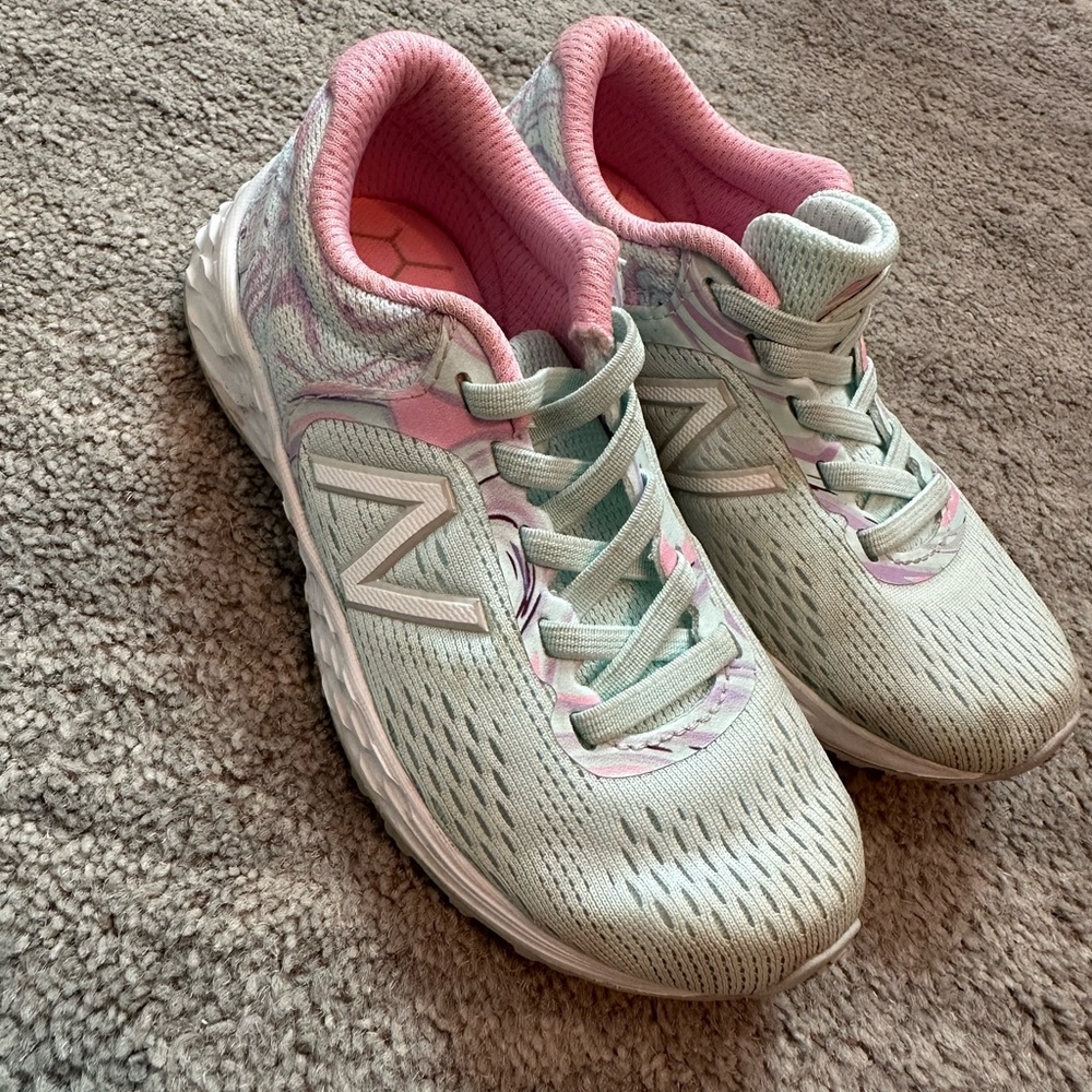 *New Balance* like new condition.  Toddler size 10.5